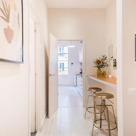 Terrace, Sun And Local Lifestyle In Gracia Apartment *