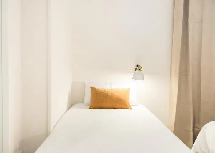Sunny Terrace In Gracia, - Local Lifestyle * ברצלונה